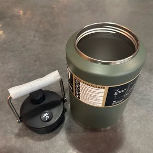 YETI RAMBLER 1 gallon JUG (camp green)